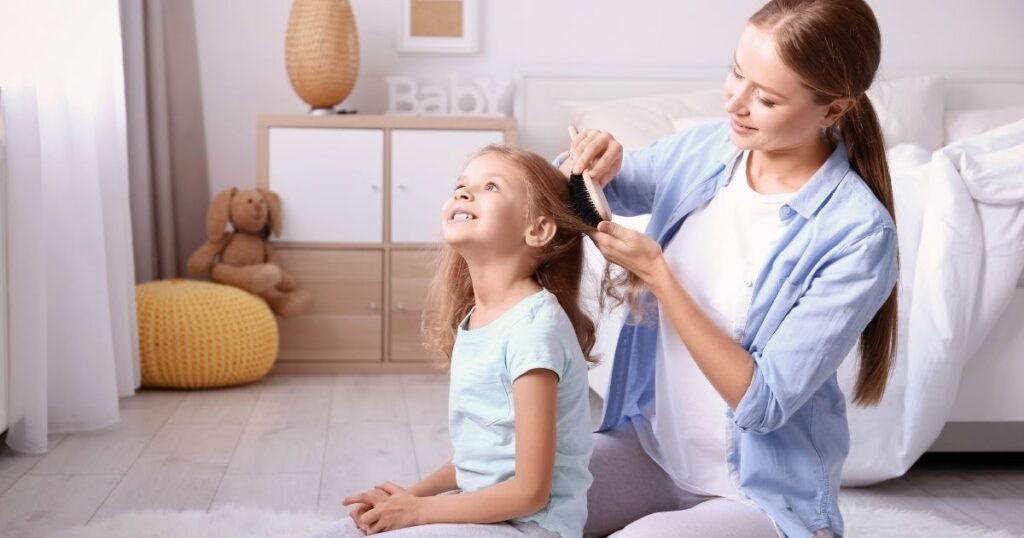 desembaraçar o cabelo infantil